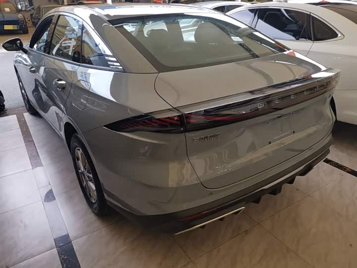 Geely Galaxy L6 2025 2025款 EM-i 60km 启航版