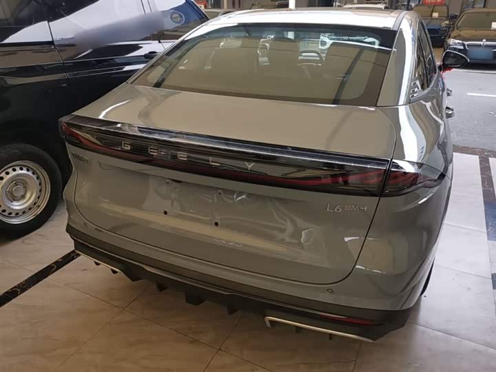 Geely Galaxy L6 2025 2025款 EM-i 60km 启航版