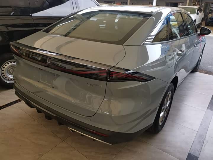 Geely Galaxy L6 2025 2025款 EM-i 60km 启航版