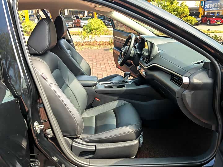 Фото 10 - Nissan Teana