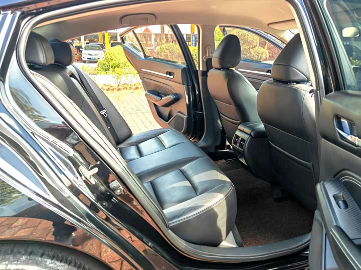 Фото 11 - Nissan Teana