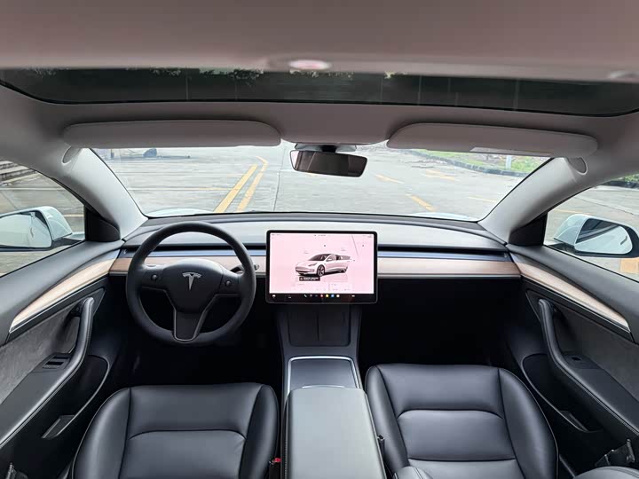 Photo 5 - Tesla Model 3