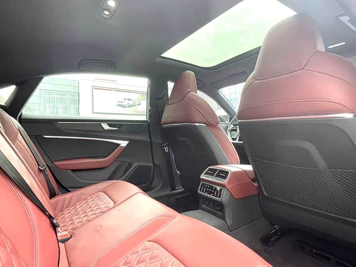Zdjęcie 6 - Audi A7L