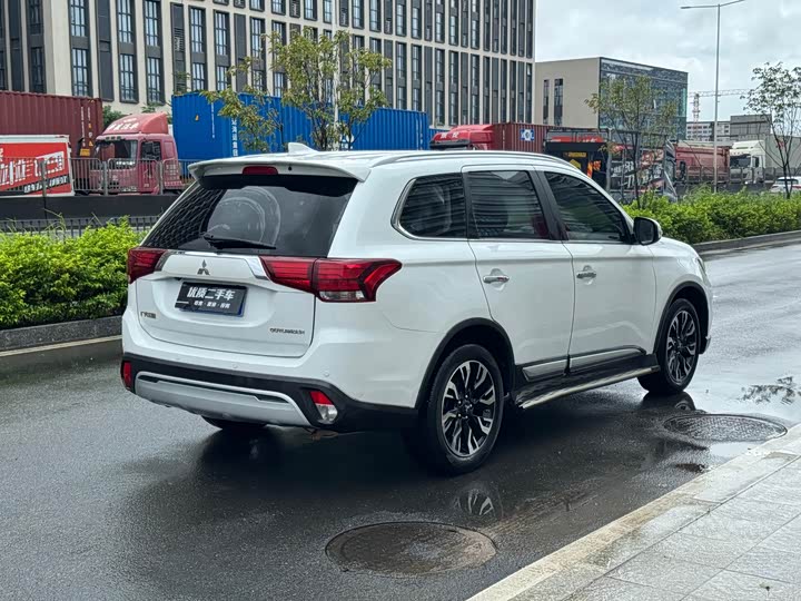 Mitsubishi Outlander 2020 2020款 2.4L 四驱致享版 5座