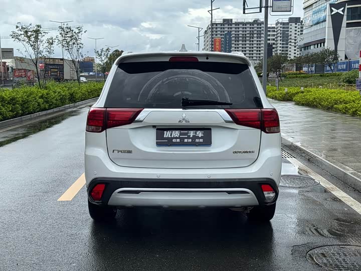 Mitsubishi Outlander 2020 2020款 2.4L 四驱致享版 5座