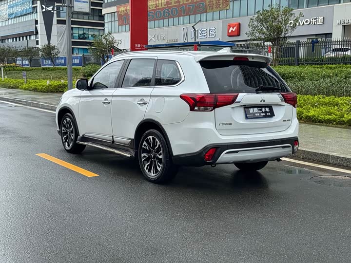 Mitsubishi Outlander 2020 2020款 2.4L 四驱致享版 5座