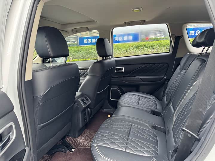 Mitsubishi Outlander 2020 2020款 2.4L 四驱致享版 5座