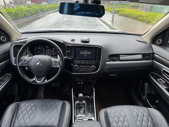 Mitsubishi Outlander 2020 2020款 2.4L 四驱致享版 5座