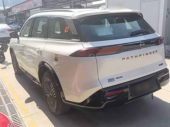 Фото 5 - Nissan Pathfinder