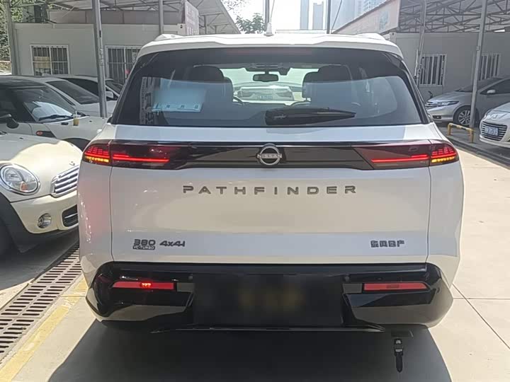 Фото 6 - Nissan Pathfinder
