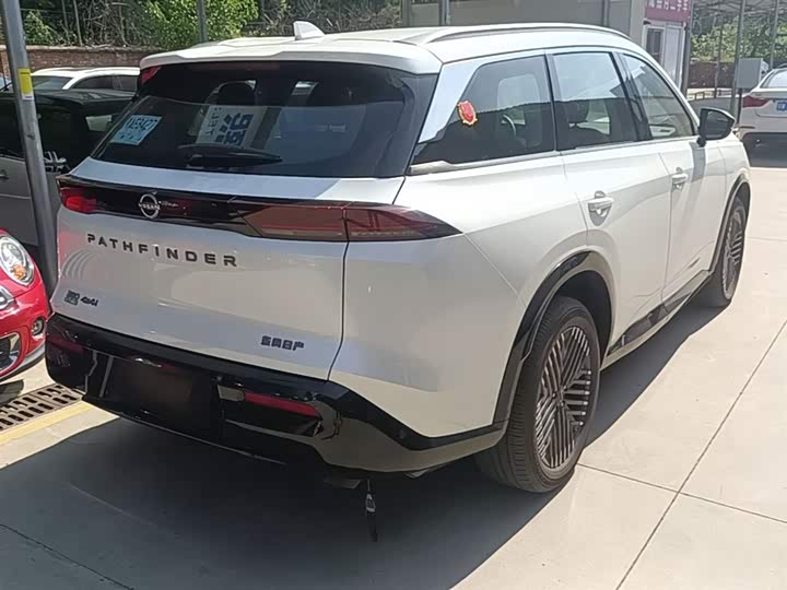 Фото 7 - Nissan Pathfinder