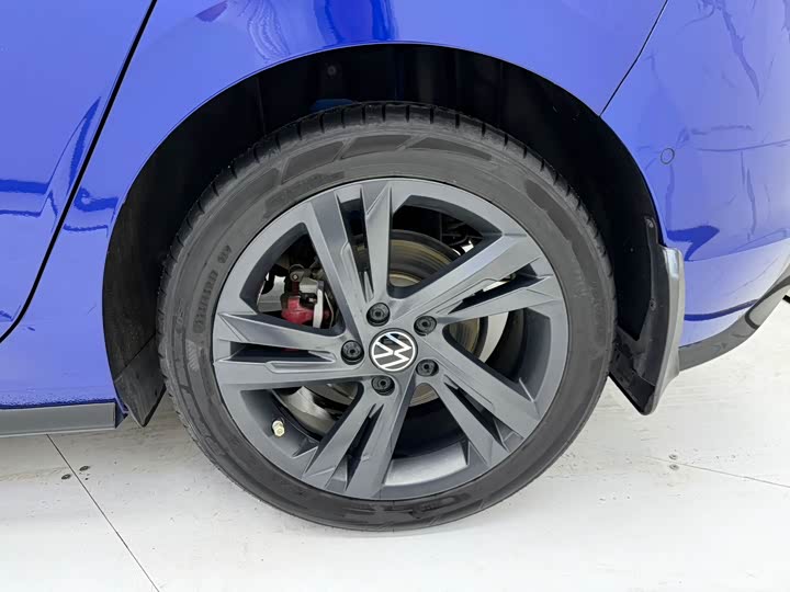 Фото 8 - Volkswagen Golf
