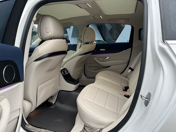 Фото 5 - Mercedes-Benz E-Class