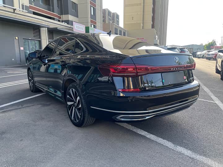 Фото 7 - Volkswagen Passat