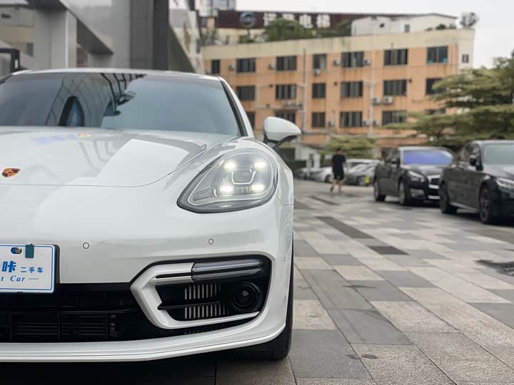 Photo 4 - Porsche Panamera