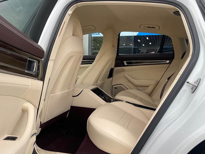 Photo 9 - Porsche Panamera