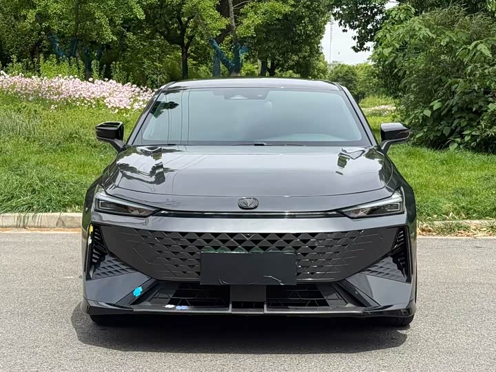Фото 2 - Changan UNI-V