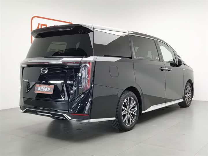 Фото 2 - GAC Trumpchi M8