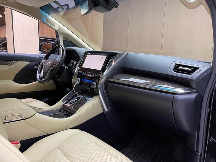 Фото 5 - Toyota Vellfire