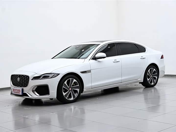 Photo 2 - Jaguar XF L