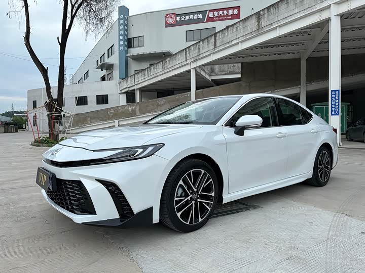 Toyota Camry 2026 2026款 双擎 2.0HSE 光辉版