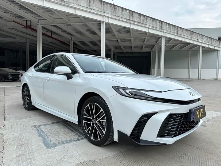 Toyota Camry 2026 2026款 双擎 2.0HSE 光辉版