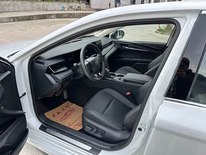 Toyota Camry 2026 2026款 双擎 2.0HSE 光辉版