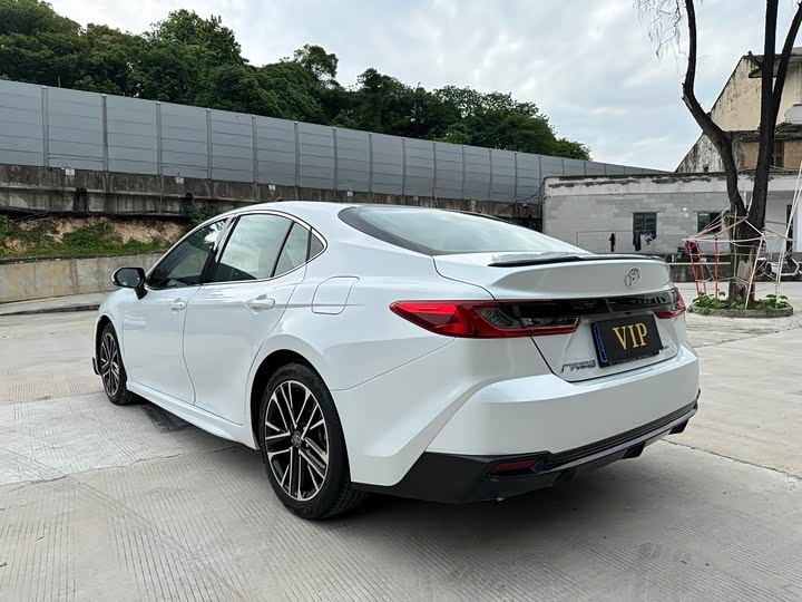 Toyota Camry 2026 2026款 双擎 2.0HSE 光辉版
