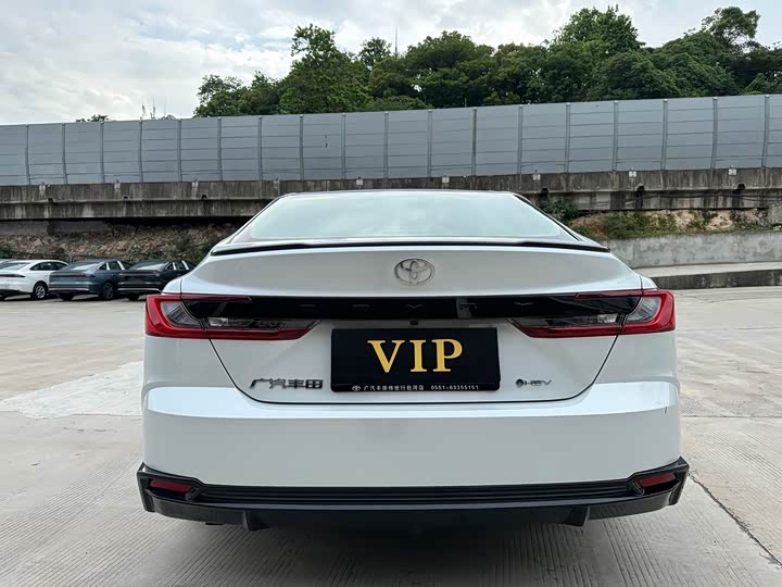 Toyota Camry 2026 2026款 双擎 2.0HSE 光辉版