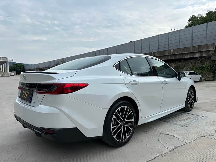 Toyota Camry 2026 2026款 双擎 2.0HSE 光辉版
