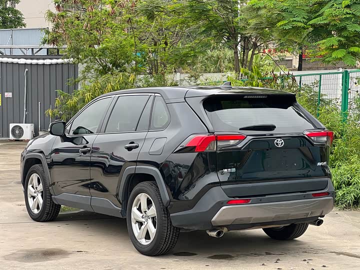 صورة 8 - Toyota RAV4