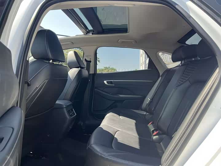 Zdjęcie 7 - Hyundai Sonata N Line