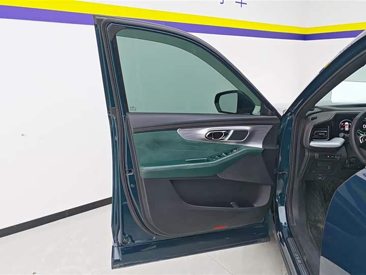 GAC Trumpchi GS8 2022 2022款 双擎系列 2.0TM 四驱尊贵版 （七座）