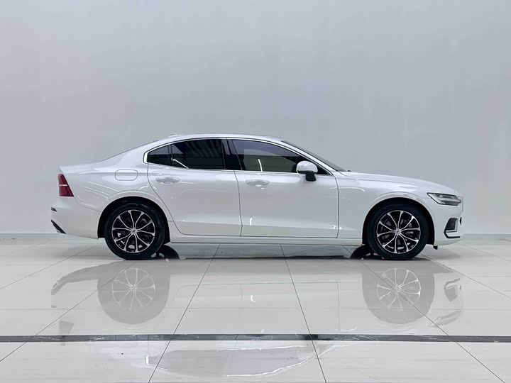 Фото 4 - Volvo S60