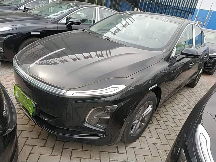 2025 Hongqi E-QM5