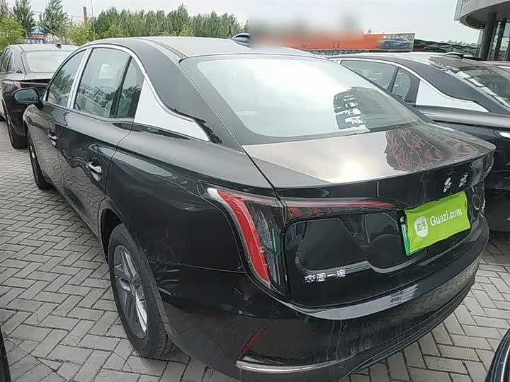 2025 Hongqi E-QM5
