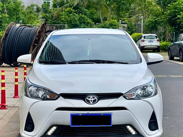 Фото 2 - Toyota Yaris L