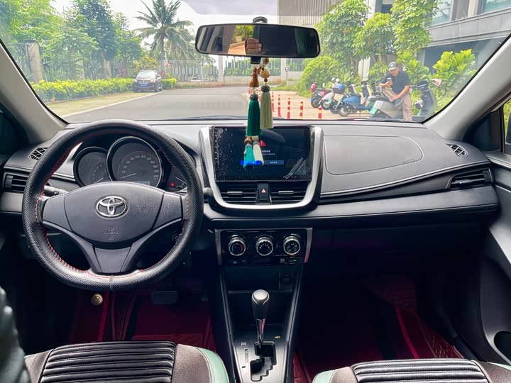 Фото 6 - Toyota Yaris L