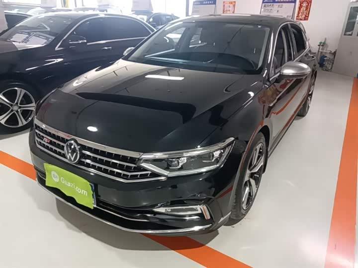 Фото 1 - Volkswagen Magotan