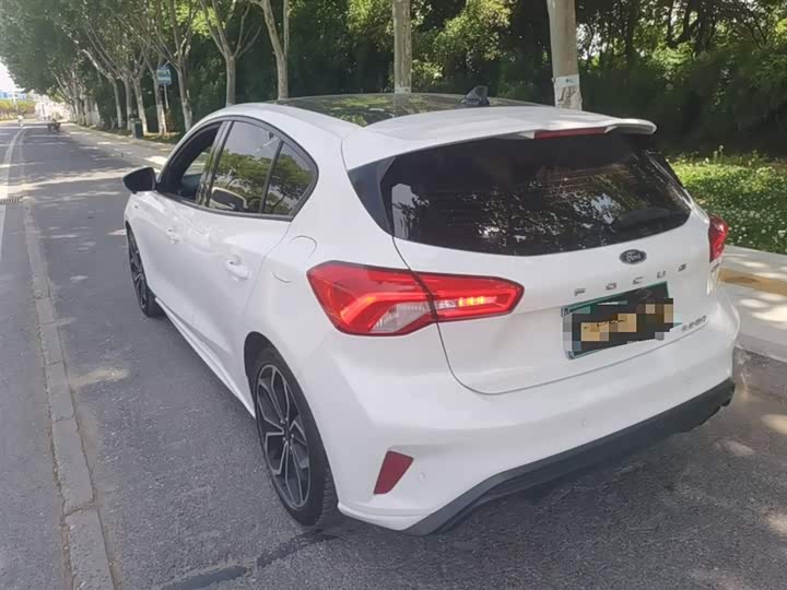 Ford Focus 2021 2021款 两厢 EcoBoost 180 自动ST Line