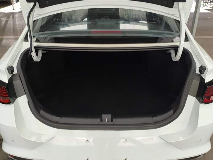Geely Emgrand L 2022 2022款 1.4T CVT至尊型
