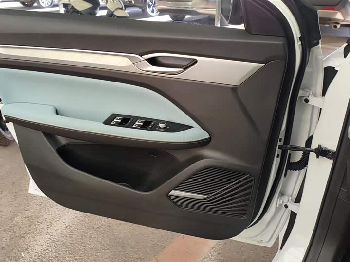 Geely Emgrand L 2022 2022款 1.4T CVT至尊型