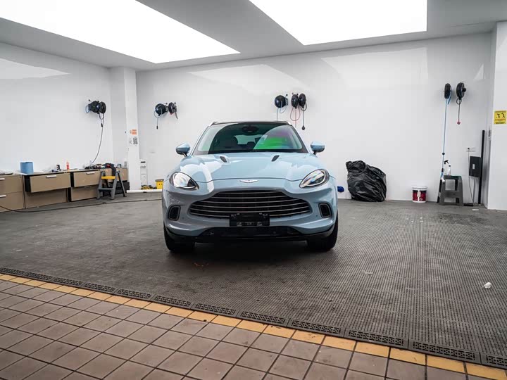 Фото 2 - Aston Martin DBX
