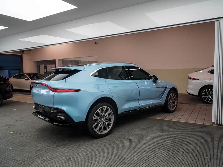 Фото 3 - Aston Martin DBX