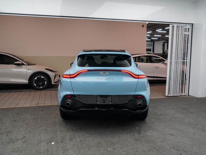 Фото 4 - Aston Martin DBX