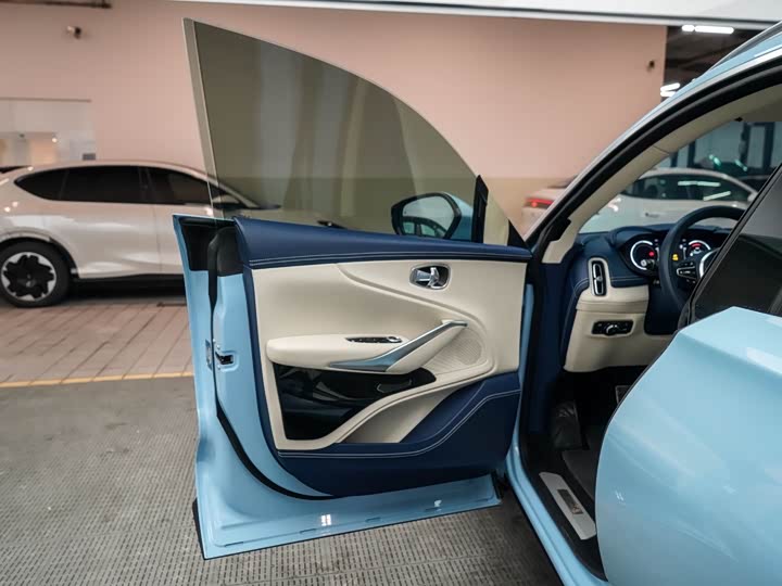 Фото 5 - Aston Martin DBX