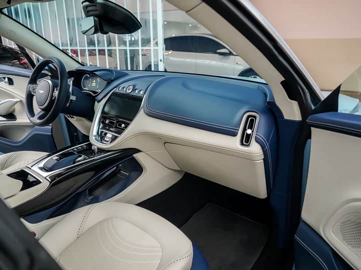 Фото 9 - Aston Martin DBX