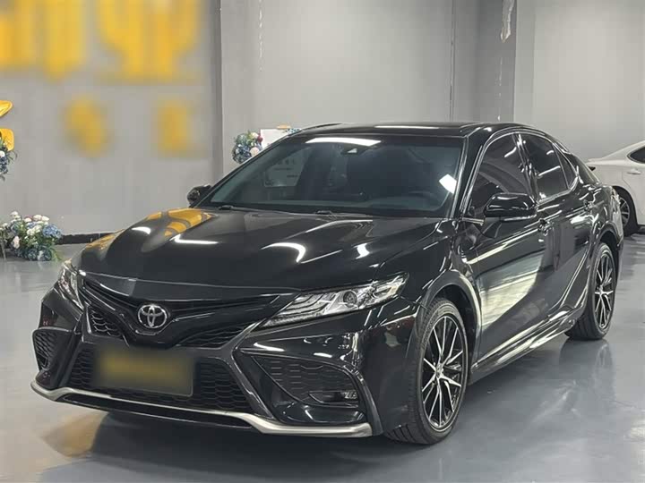 Фото 1 - Toyota Camry