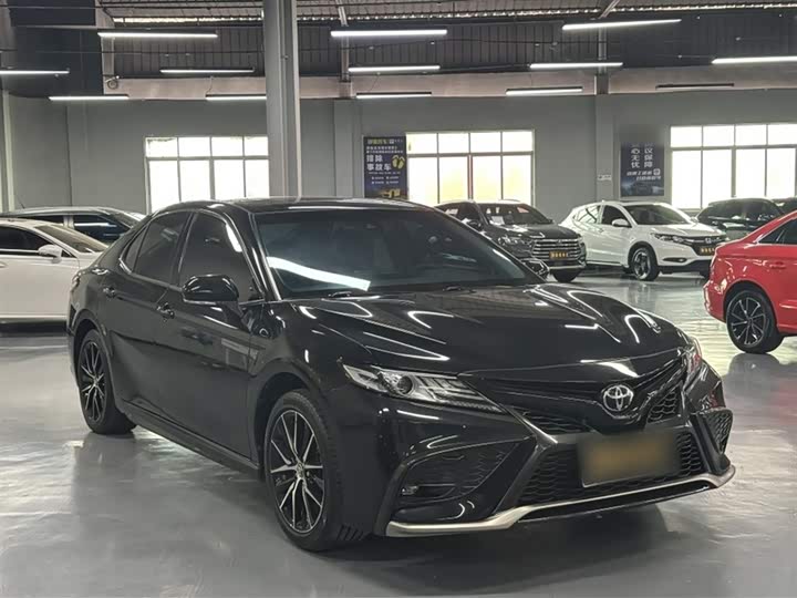 Фото 3 - Toyota Camry