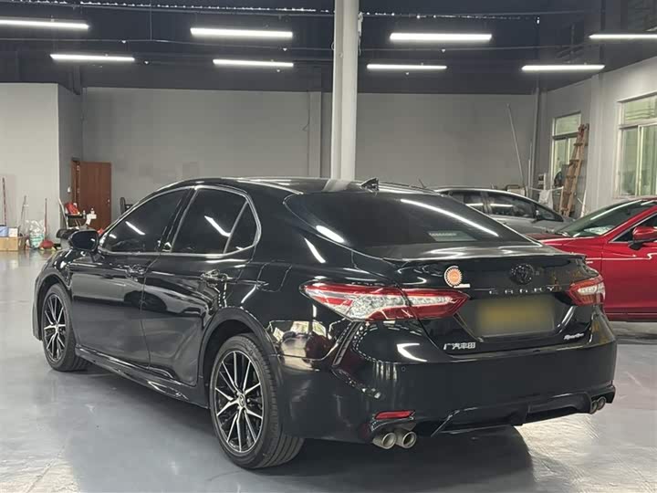 Фото 4 - Toyota Camry